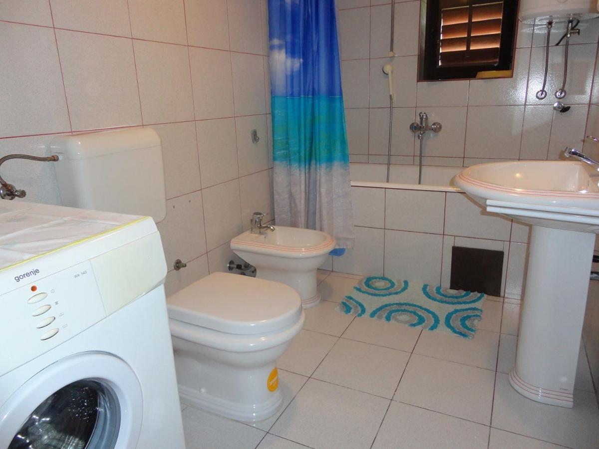 Apartman Lucijan Marusici  エクステリア 写真