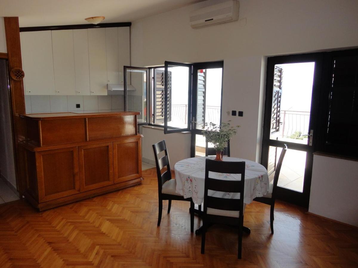 Apartman Lucijan Marusici  エクステリア 写真